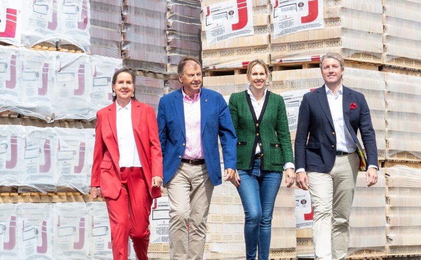 Ute Janinhoff-Foyer, Hubertus Foyer, Caroline Foyer-Clitheroe und Stephen Clitheroe (v. l. n. r) (Foto: Team Wandres)