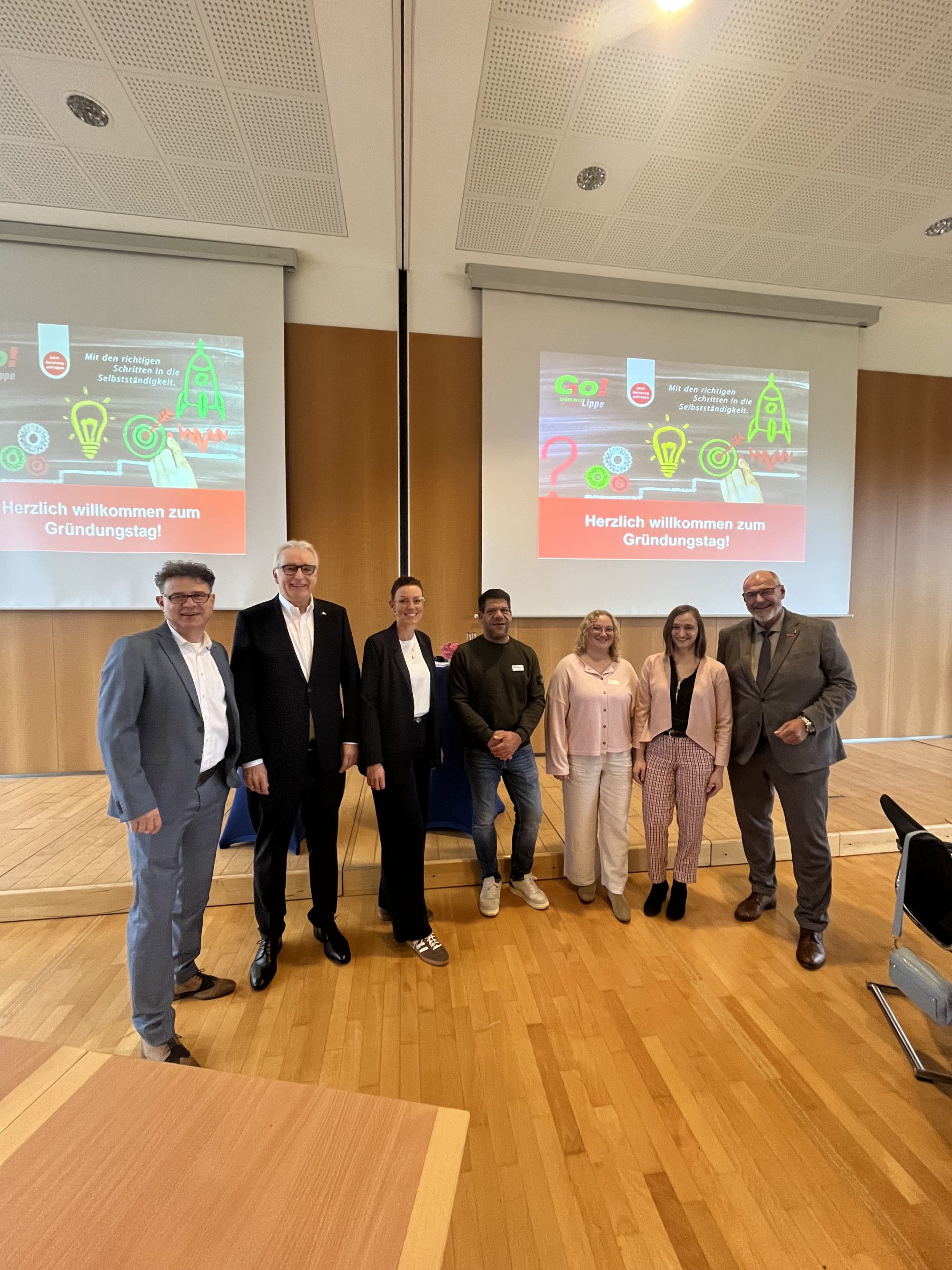 Gruppenfoto der Referentinnen und Referenten beim Gründungstag 2025 in der IHK Lippe zu Detmold