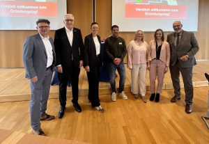 Gruppenfoto der Referentinnen und Referenten beim Gründungstag 2025 in der IHK Lippe zu Detmold