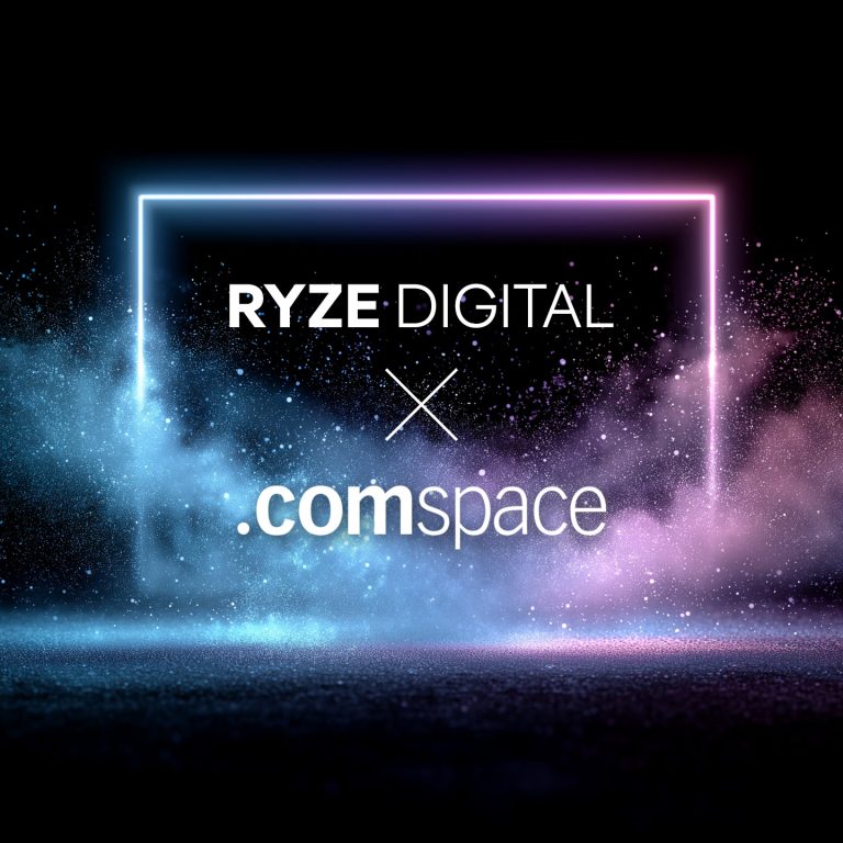 Kooperation von RYZE Digital und comspace – Schriftzug „RYZE DIGITAL x comspace“ auf farbigem Neon-Hintergrund