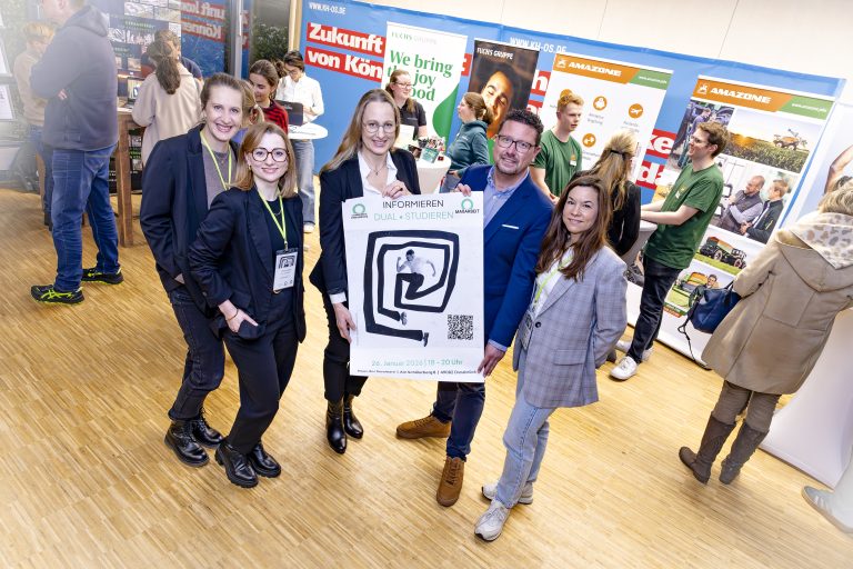 Gruppenfoto bei der MaßArbeit-Veranstaltung „Informieren – dual studieren“ zum dualen Studium in Osnabrück