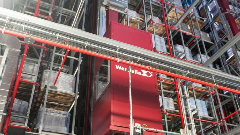 Automatisches Hochregallager mit Westfalia-Regalbediengerät für maximale Lagerkapazität und hohe Verfügbarkeit