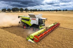 CLAAS Mähdrescher im Ernteeinsatz als Beispiel für das Projekt GoProZero zur Vorbereitung auf Refurbishment