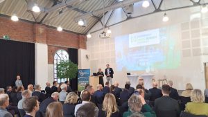 Publikum und Bühne bei der Hydrogen Cross Border Conference im IT-Zentrum Lingen