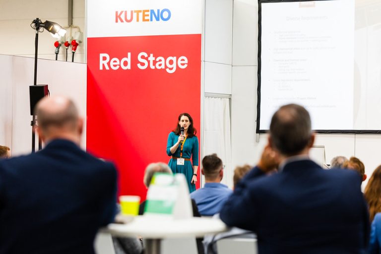 Vortrag auf der Red Stage der KUTENO vor Fachpublikum im Messezentrum Bad Salzuflen