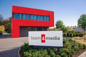 team4media ist eine etablierte Agentur aus Osnabrück mit den Schwerpunkten Marketing-Strategie, Design, Web, Print, Messe und Film/Video. team4media macht Marken sichtbarer, stärker und erfolgreicher – mit durchdachter Strategie, klaren Designs und hochwertiger Umsetzung. Ob Website, Corporate Design, Video-Content oder Social Media – Erfahren. Engagiert. Ergebnisorientiert.