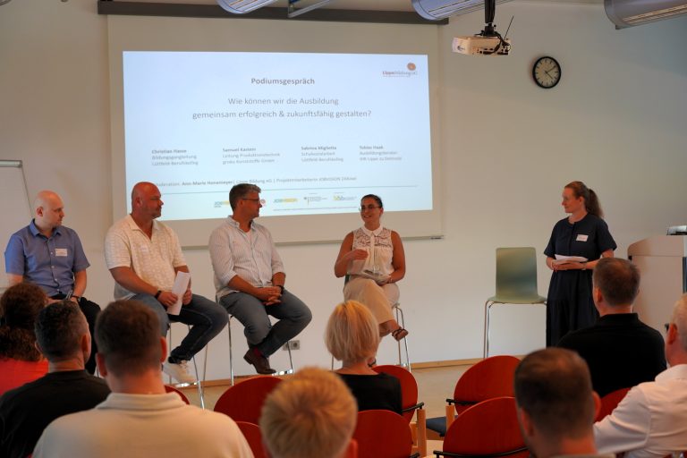 Podium mit Tobias Haak, Samuel Kastein, Christian Hasse, Sabrina Miglietta und Ann-Marie Honemeyer