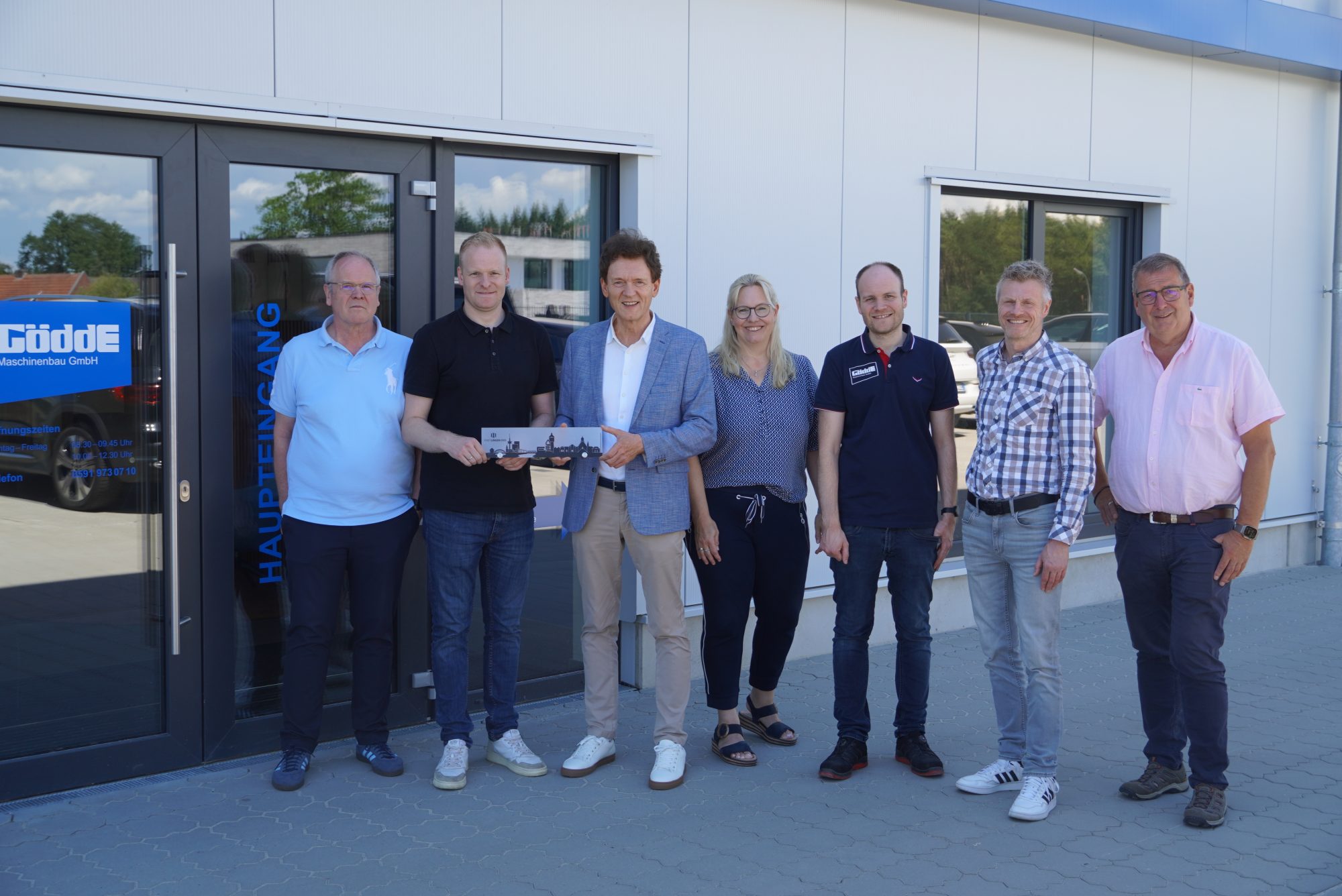 Geschäftsführer Bernhard und Johannes Gödde, Oberbürgermeister Dieter Krone, Sandra Barkmann, Bernd-Christian Gödde, Dietmar Lager und Martin Koopmann