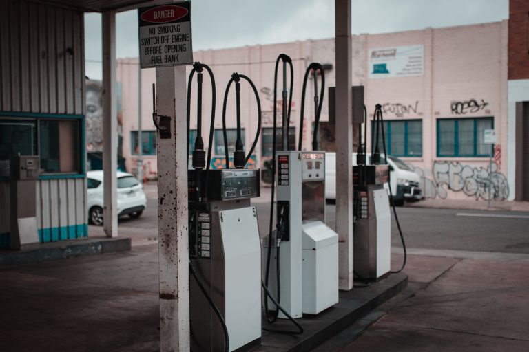 Foto zeigt Tankstellensäulen