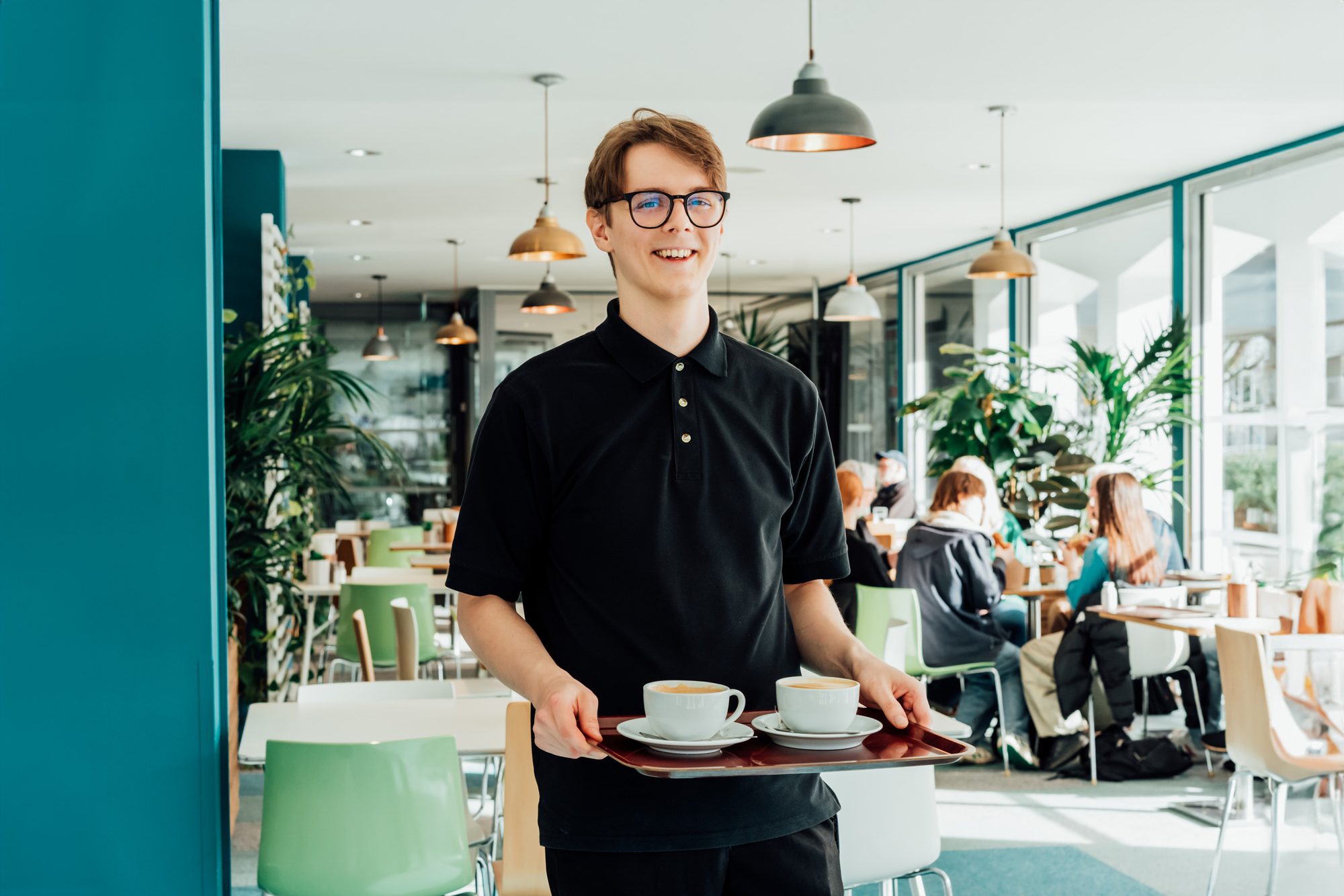 Studierende bessern in den Semesterferien ihr Einkommen auf.