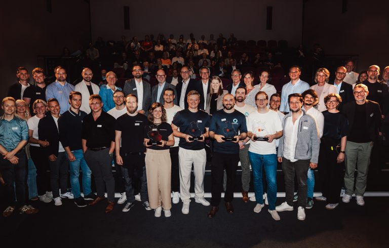Gruppenfoto der ausgezeichneten Teilnehmer des Wettbewerbes.